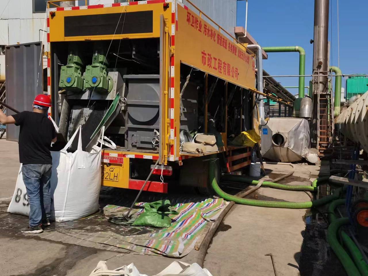 阳山淤泥压干处理